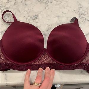 NWT Never worn Victoria’s Secret Bombshell Bra 36B